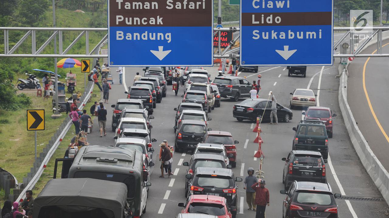 Tol Jagorawi Arah Puncak Macet
