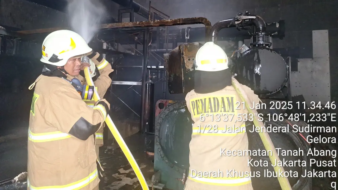 Kebakaran melanda ruangan pengontrol udara di gedung Bank Panin Center, Jalan Jenderal Sudirman Rt 01/03, Tanah Abang, Jakarta Pusat  Selasa (21/1/2025).