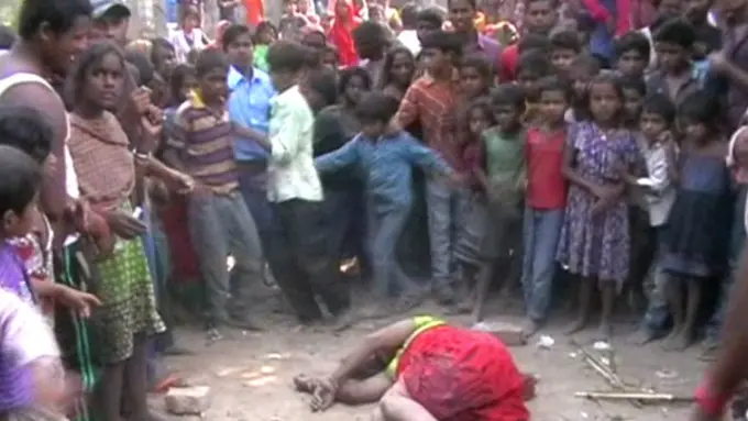 Dituduh Bunuh Suami, Ibu Ini Dipukuli Warga Hingga Pingsan