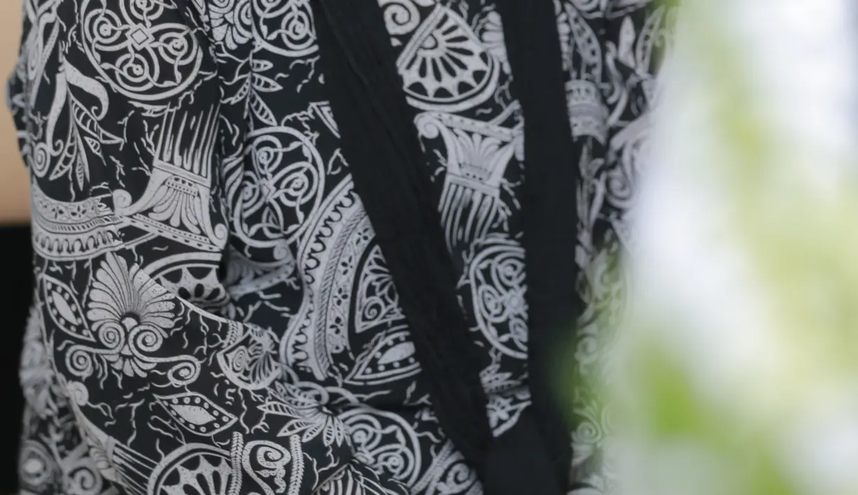 Tidak hanya di rumah duka. Dunia sosial juga banjir doa dari para nitizen. Bahkan melalui #RIPMikeMohede menjadi trending topic terpopuler dalam twitter. (Adrian Putra/Bintang.com)