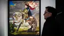 Pengunjung melewati foto Michael Jackson karya David LaChapelle dalam pameran On The Wall di museum Grand Palais, Paris, Rabu (21/11). Pameran menampilkan karya seni yang terinspirasi lagu, koreografi dan video klip Michael Jackson. (Philippe LOPEZ/AFP)