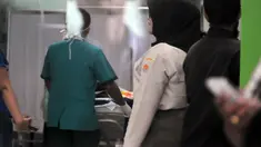 Pascateror Sarinah, seorang perempuan warga negara Indonesia, Dewi mendatangi kamar jenazah RS Polri, Kramat Jati, Jakarta Timur. Kepada petugas rumah sakit, Dewi menyatakan ia kehilangan suami tercintanya Amer Ouali Tahar yang berumur 70 tahun, warga Kan