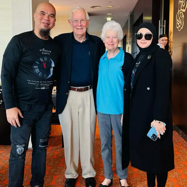 Seru Naik Andong, Ini 7 Potret Ahmad Dhani dan Mulan Jameela Liburan di Slovakia