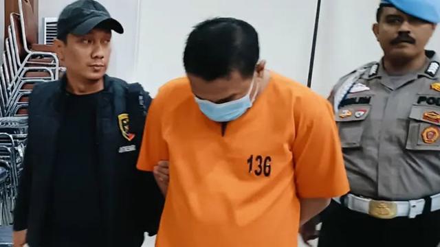 Oknum polisi di Polda Riau ditangkap karena ikut menganiaya warga hingga tewas.