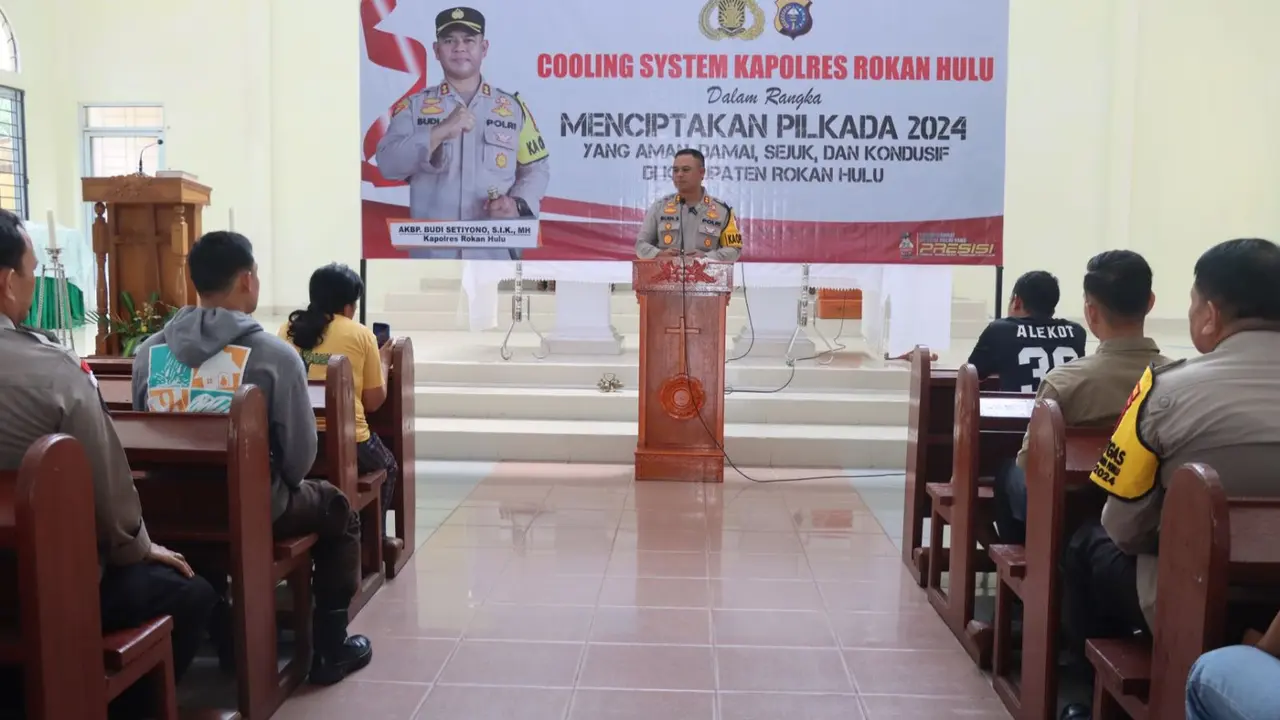 Kapolres Rokan Hulu AKBP Budi Setiyono SIK bersilaturahmi dengan pendeta, jemaat dan pengurus gereja untuk menjaga kondusivitas selama Pilkada 2024.