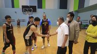 Ketum KONI Kunjungi Pelatnas timnas basket Indonesia untuk SEA Games 2021 (Ist)