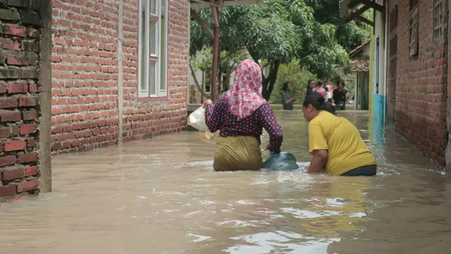 1.400 Rumah Terendam Banjir di Cirebon, Polisi Berlakukan One Way