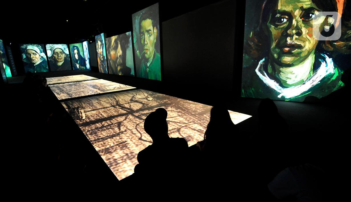 Lebih dari 3.000 lukisan Van Gogh diproyeksikan secara digital ke layar besar yang memenuhi dinding dan sebagian lantai. (merdeka.com/Arie Basuki)