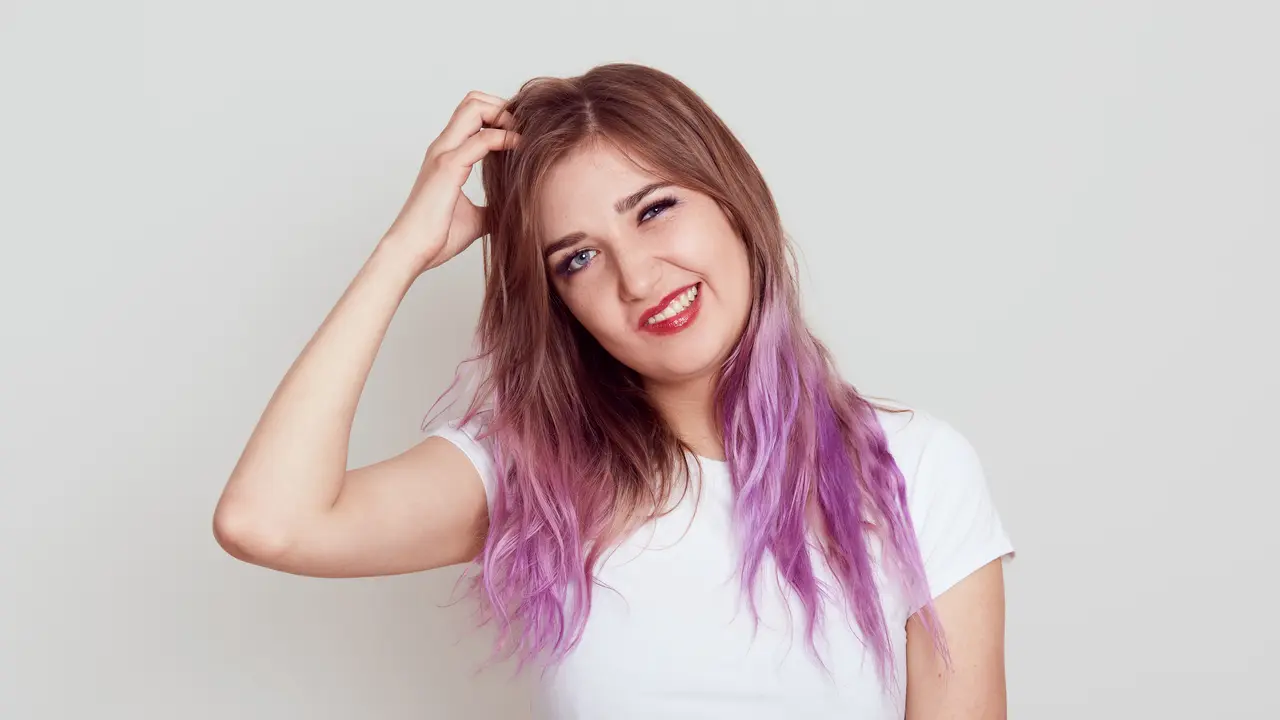 Tips Perawatan Rambut Berwarna Agar Tidak Mudah Patah dan Kering (photo by freepik.com)