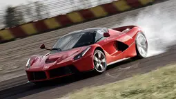 Ferrari LaFerrari yang artinya adalah "Ferrari sang Ferrari". Semua pun sudah tahu kalau ini adalah sebuah Ferrari, dan semua Ferrari pun memang sebuah Ferrari. Jadi bingung... (Source: caranddriver.com)