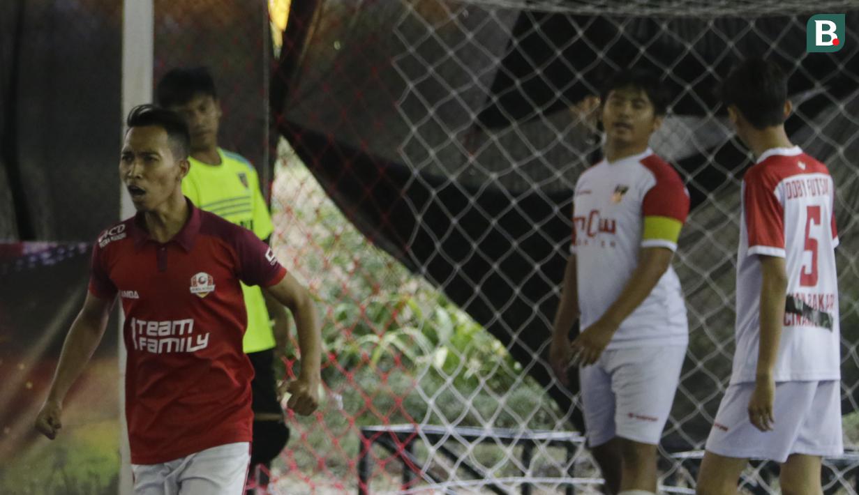 Pemain Doby MCW Banten saat pertandingan melawan Surya Futsal pada laga Super Soccer Futsal Battle di Summarecon Mall Serpong, Sabtu (29/09/2018). Doby MCW Banten takluk 2-8 dari Surya Futsal. (Bola.com/M Iqbal Ichsan)