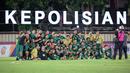 Para pemain Persebaya Surabaya berfoto bersama setelah laga lanjutan BRI Liga 1 2022/2023 menghadapi Arema FC di Stadion PTIK, Jakarta, Selasa (11/04/2023). (Bola.com/Bagaskara Lazuardi)