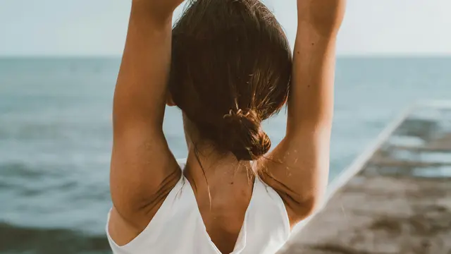 Latihan Peregangan Bahu Ringan untuk Membantu Meredakan Ketegangan Otot