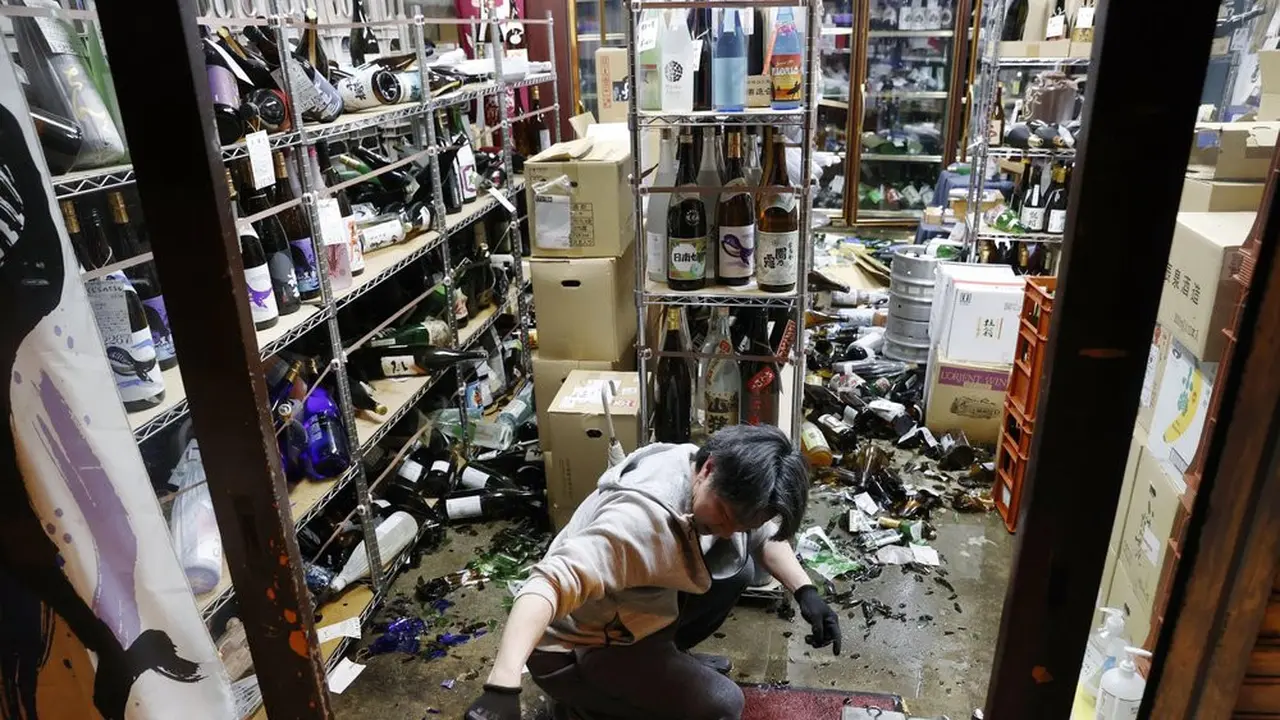 Pasca gempa Fukushima, Jepang 13 Februari 2021 (Jun Hirata / Kyodo / AP)
