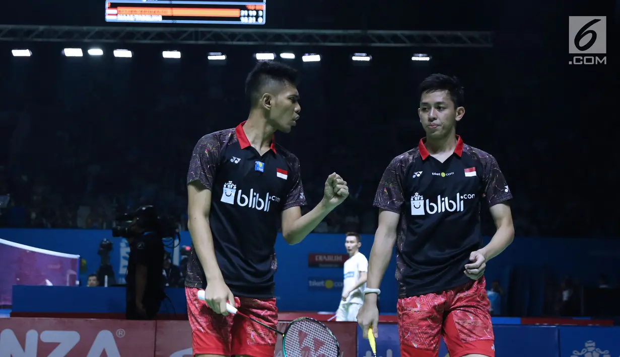 Ganda putra Indonesia, Fajar Alfian/M Rian Ardianto saat melawan Jelle Maas/Robin Tabeling (Belanda) pada 16 besar Indonesia Open 2018, Istora GBK, Jakarta, Kamis (5/7). Fajar/Rian unggul 21-18, 19-21, 21-14. (Liputan6.com/Helmi Fithriansyah)