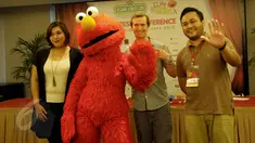 Suasana konferensi pers  'Elmo Makes Music' di kawasan Kuningan, Jakarta, Selasa (9/6). Acara drama musikal anak paling populer itu akan berlangsung pada 10-13 Juni 2015 di The Kasablanka Hall and Convention Center. (Liputan6.com/Faisal R Syam)
