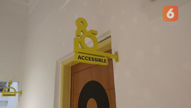 M Bloc Space menyediakan WC yang ramah disabilitas