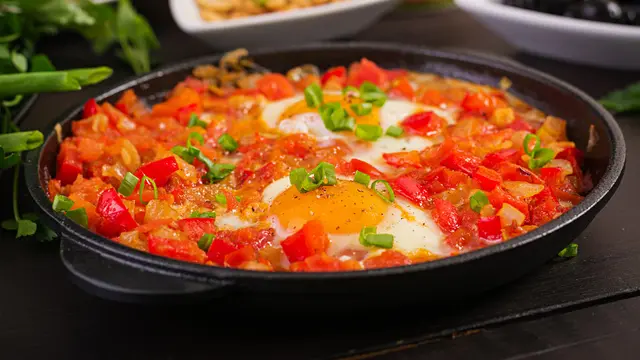 Tips agar Shakshuka Terasa Lebih Nikmat