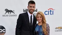 Bek andalan Barcelona, Gerard Pique ternyata sudah lama menjalin kasih dengan Penyanyi seksi Shakira, mereka berdua datang bersama saat menghadiri  Billboard Music Awards 2014 di MGM Grand Garden Arena pada 18 Mei 2014 di Las Vegas. (AFP/Frazer Harrison)