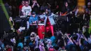 Penyanyi Atiek CB tampil dalam acara musik amal bertajuk "Konser Kemanusiaan untuk Lombok" di kawasan Jakarta Selatan, Kamis (9/8). Sederet artis papan atas Indonesia menyumbangkan suara mereka. (Liputan6.com/Faizal Fanani)
