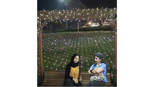 Wanita Ini Minta Fotonya Diedit Agar Tak Terlihat Jomblo, 7 Hasilnya Bikin Geleng Kepala