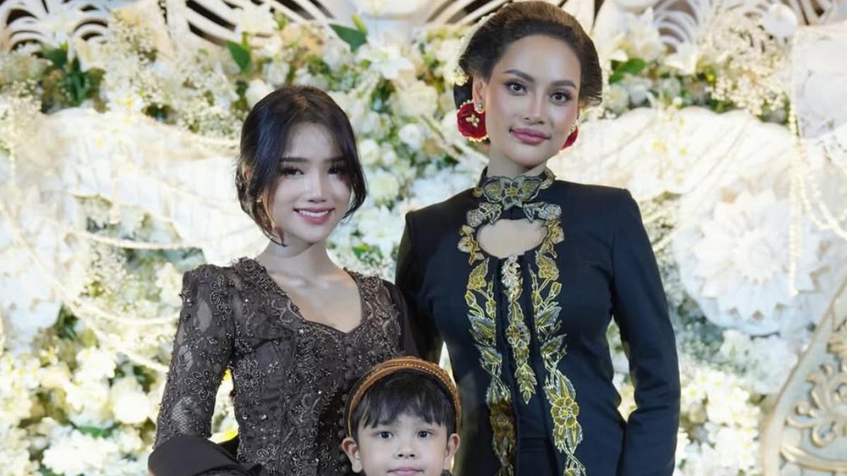 Gaya Elegan Fuji An Dibalut Kebaya Kutu Baru Coklat Rp3,9 Jutaan saat Tedak Siten Putra Erika Carlina