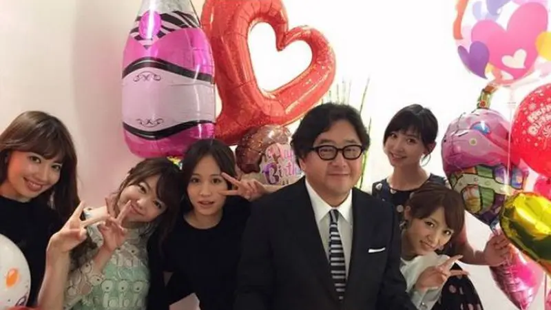 Member Senior AKB48 Rayakan Ultah Yasushi Akimoto