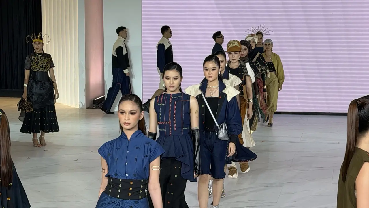 Adu Kreasi Desainer Muda Beri Warna Baru di Fashion Nation 2026