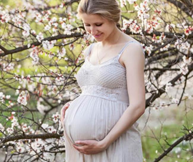 Selama kehamilan, disarankan agar bunda menjaga asupan makanan sehari-hari | Photo: Copyright Thinktsockphotos.com