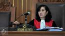 Hakim Pengadilan Negeri Jaksel Udjiati mengetok palu usai membacakan putusan sidang Pra Peradilan atas pemohon mantan Dirut PT Pelindo II RJ Lino, Selasa (26/1). Dalam sidang itu Hakim menolak permohonan praperadilan RJ Lino. (Liputan6.com/Yoppy Renato)