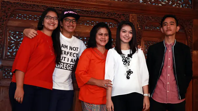 Keluarga besar Iriana Jokowi dan Selvi Ananda