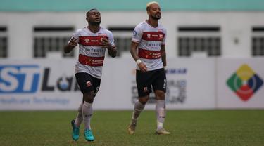 Foto: Dua Kali tertinggal, Persipura Akhirnya Imbangi Madura United 2-2 di BRI Liga 1