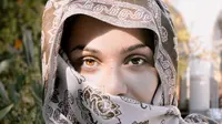 Ilustrasi jilbaab segi empat. (Sumber foto: Pexels.com).