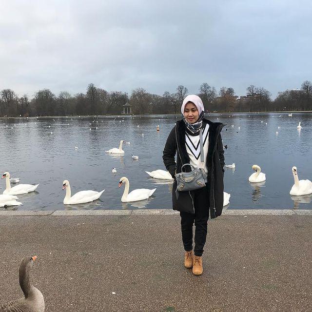 Stylish Abis! 5 Potret Mimi Bayuh saat Liburan ke Luar Negeri