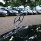 Deretan mobil mewah untuk Raja Salman berada di Parkir Timur Senayan, Jakarta, seperti  Mercedes-Benz E 200, S-Class, dan Toyota Alphard‎. (Herdi/Liputan6.com)