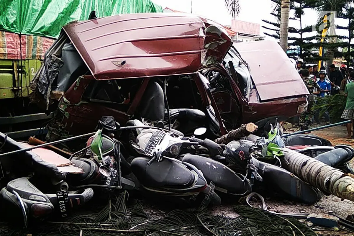 Truk Tabrak Area Parkir RS di Bumiayu, 4 Orang Tewas