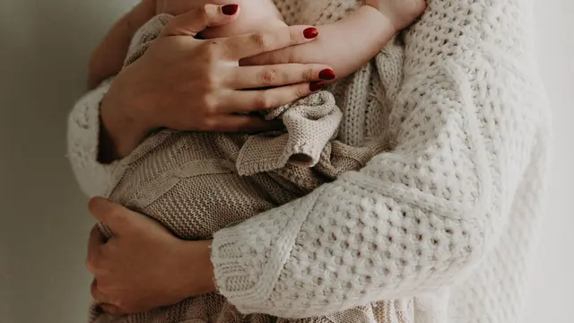 Momen intim antara ibu dengan anak