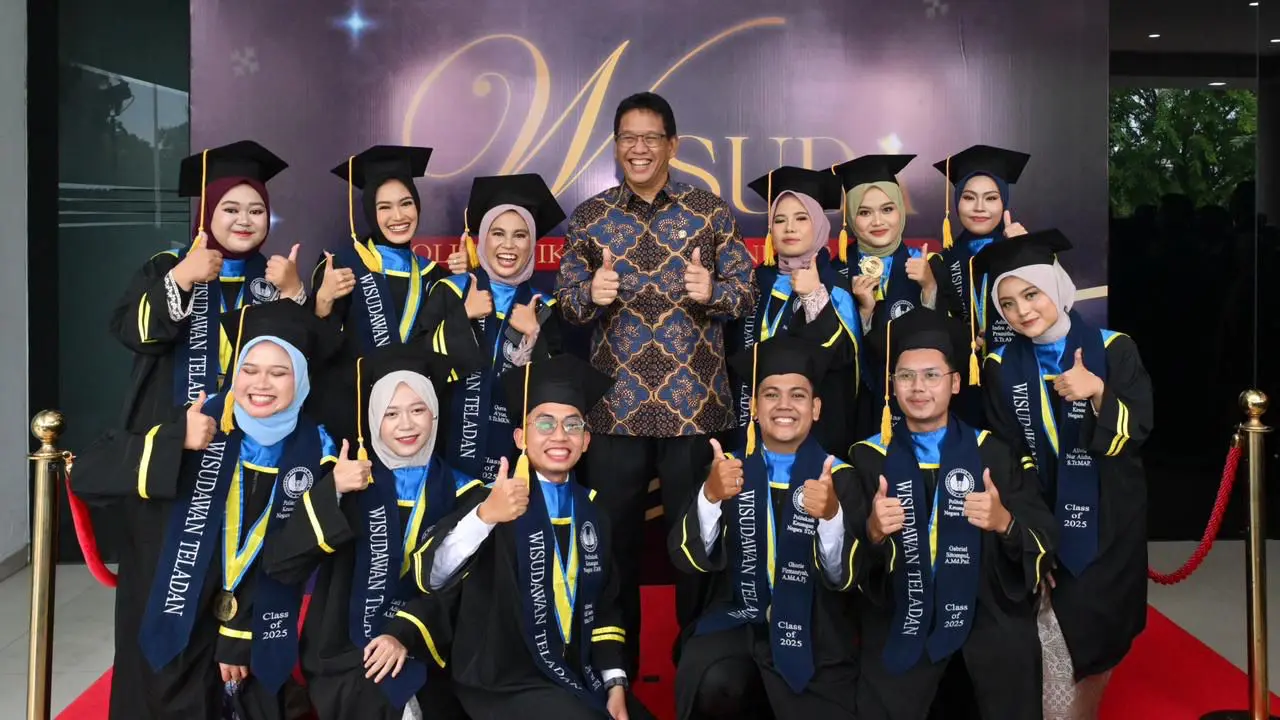 Menkeu Purbaya menghadiri Wisuda Politeknik Keuangan Negara STAN