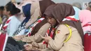 Anggota Pramuka saat mengikuti materi membuat video dengan ponsel pada Pelatihan Media Sosial dan Membuat Video Jilid 2, Jakarta, Sabtu (5/8). Pelatihan dalam rangka Raimuna Nasional XI Gerakan Pramuka. (Liputan6.com/Helmi Fithriansyah) 