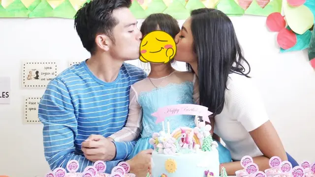 Tetap Akrab, Ini 6 Momen Kebersamaan Nicky Tirta dan Mantan Istrinya