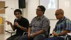 Donny Ardianto (kiri) dan para aktivis 98 saat menjadi pembicara dalam talkshow 20 tahun (Belum Tuntasnya) Reformasi di Kampus UI Salemba, Jakarta, Sabtu (19/5). Talkshow membahas Anti KKN, Supremasi Hukum dan Dwifungsi ABRI. (Liputan6.com/Fery Pradolo)