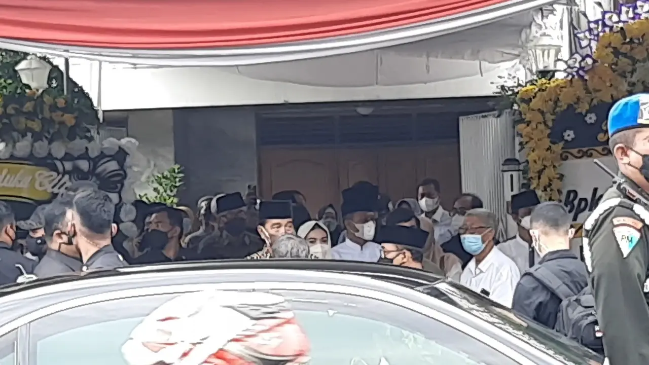 Paman Presiden Joko Widodo (Jokowi), Miyono Suryosardjono meninggal dunia pada Minggu, (27/2/2022) malam.