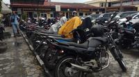Kapolda Riau janjikan penitipan sepeda motor itu aman dari pungli dan pencuri bagi pemudik. (Liputan6.com/M Syukur)