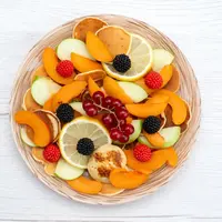 Camilan dari Berbagai Buah / Freepik by KamranAydinov