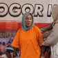 Nenek Ratna Ningsih ditahan di Mapolresta Bogor karena merusak pipa PDAM. (IStimewa)
