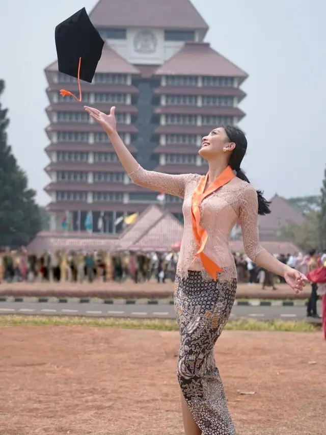7 Pesona Adinda Cresheilla, Puteri Indonesia Pariwisata 2022 saat Pakai Kebaya