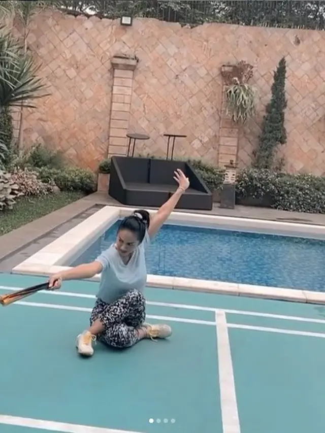 7 Momen Krisdayanti Latihan Wushu, Praktekan Jurus Kipas