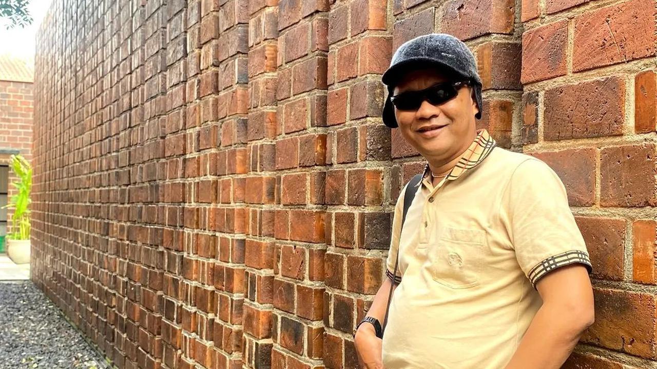 Penyanyi Agung Malik Happy