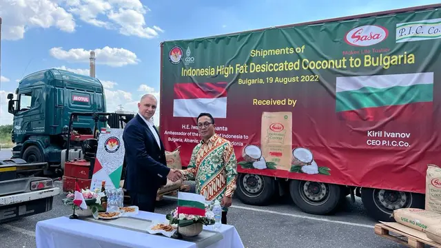 Dubes Iwan Bogananta Sambut Kontainer Perdana Tepung Kelapa Indonesia Masuk Bulgaria