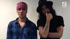 Warganet atau netizen di media sosial saat ini tengah heboh membahas tato di tangan penyanyi Ello atau Marcello Tahitoe
